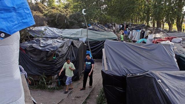 Палаточный лагерь нелегальных мигрантов в Кале