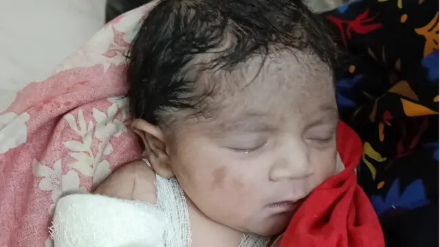 নবজাতক শিশুটি