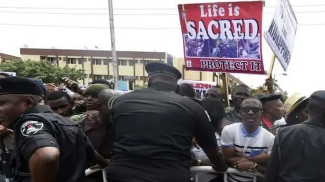 Ndị Katọlik mere ngaghariwe megide oke ogbugbu mmadụ na Legos na nsonso