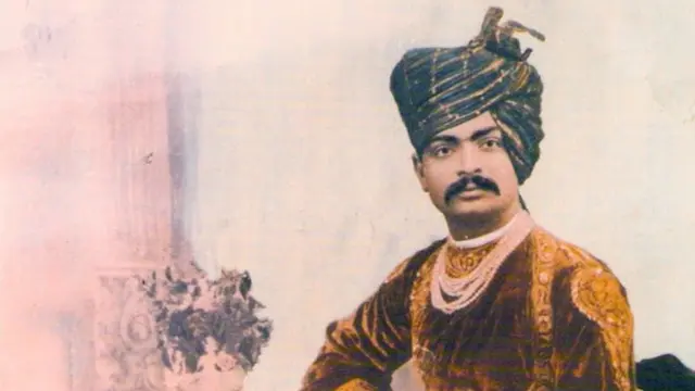 દરબાર ગોપાળદાસ દેસાઈની યુનાન હતા ત્યારની તસવીર.