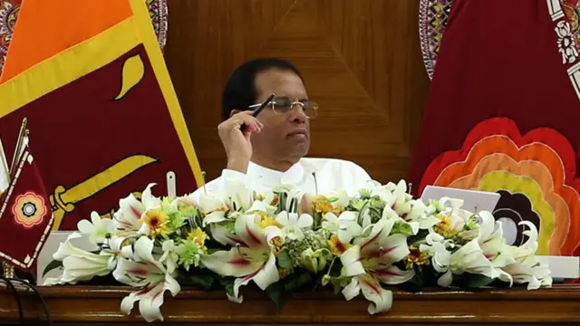 "இலங்கை ஜனாதிபதி மைத்திரிபால சிறிசேன தன் அதிகார வரம்பை மீறி செயல்படுகிறார்" : அமைச்சர் குற்றச்சாட்டு