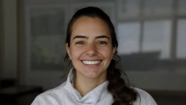 Sofía Gómez Uribe sonriendo a la cámara (Foto: Natalio Cosoy)