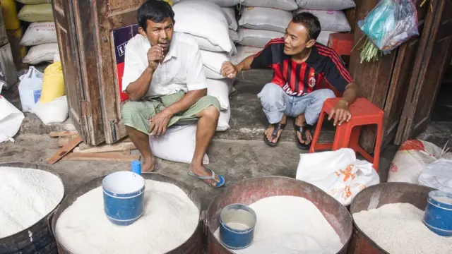 သဘောတူခဲ့တဲ့ ဈေးနှုန်းကို ဒုသမ္မတဦးဆောင်တဲ့ ဝယ်ယူရေးဦးဆောင်ကော်မတီကို တင်ပြရဦးမှာ ဖြစ်