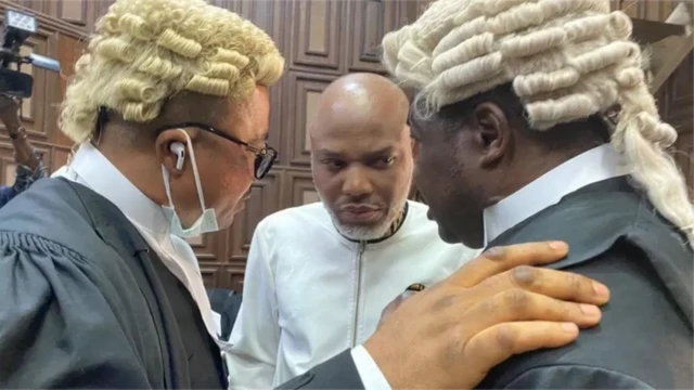 Ipob leader Nnamdi Kanu for one of im outing for court
