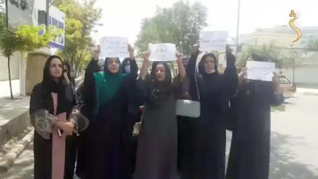Mujeres protestas contra el Talibán en Kabul
