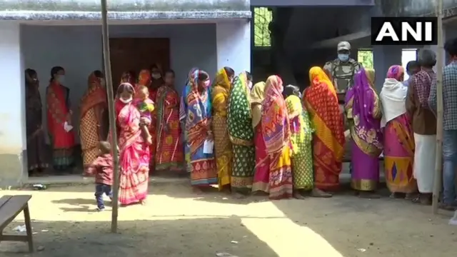 पुरुलियामधली मतदारांची रांग