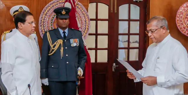 රංජිත් මද්දුම බණ්ඩාර අමාත්‍යවරයා නීතිය හා සාමය භාර ඇමතිවරයා ලෙස දිවුරුම් දෙමින්