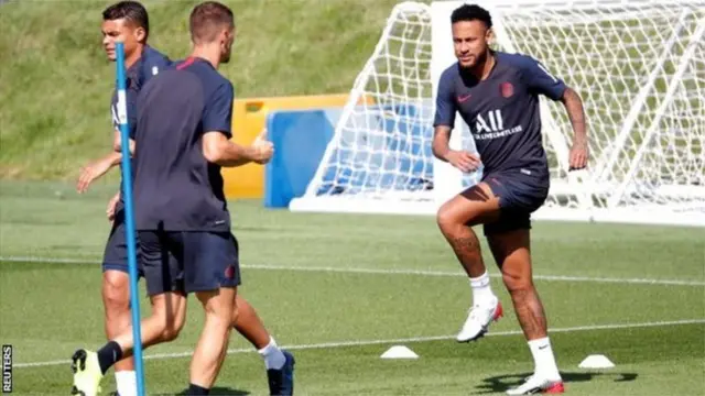 Neymar ntarongera gukinira PSG guhera mu kwezi kwa gatanu uyu mwaka ubwo yavunikaga ku kagombambari ari mu ikipe y'igihugu ya Brazil kuri iyi mpeshyi