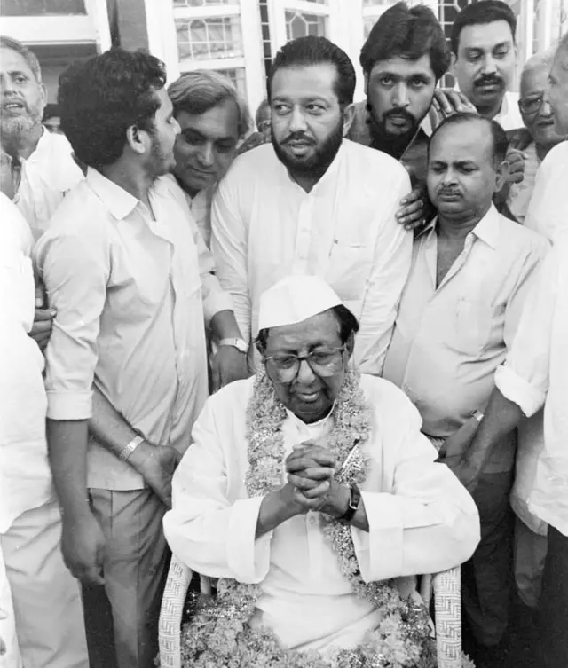 મે-1995માં કૉંગ્રેસના અધ્યક્ષ બન્યા પછી કેસરી