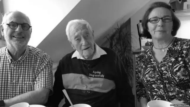 फिलीप नित्जे आणि कॅरल ओ-नील यांच्यासोबत डेव्हिड गुडऑल.