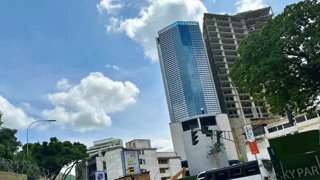 Terreno donde se construirá la torre Skypark, Las Mercedes, Caracas