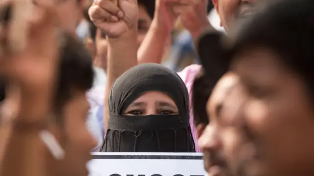 போராட்டத்தில் பெண்கள்