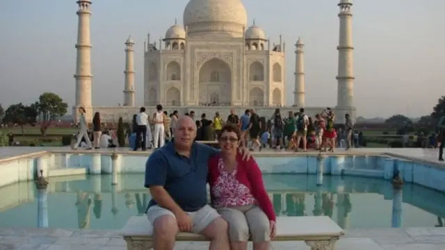 கிரஹாம் வார் தனது மனைவியுடன்