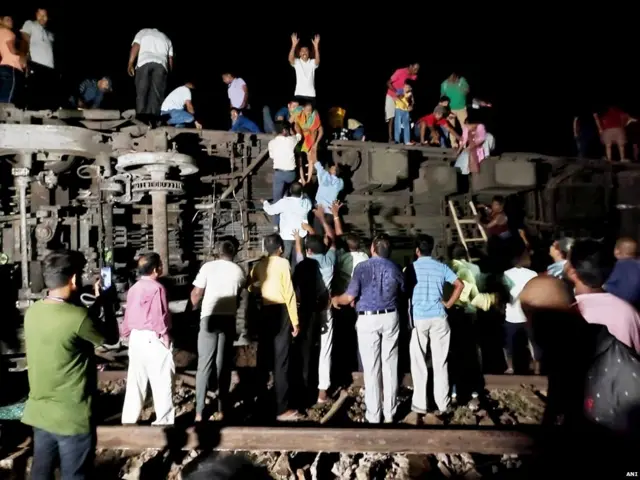 ओडिशा के बालासोर में हुआ हादसा, चश्मदीदों ने क्या बताया.