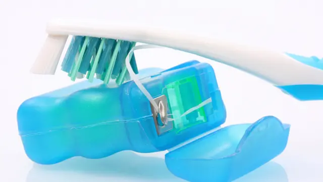 Cepillo e hilo dental