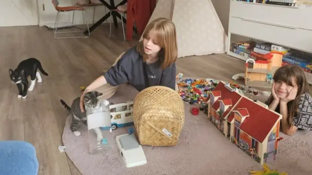 Devojčice se igraju