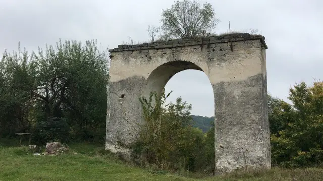 Отроків. Брама, що вела до парку