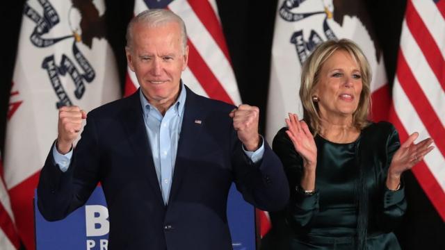 Джо Байден с женой Джилл во время предвыборной кампании в феврале 2020 года