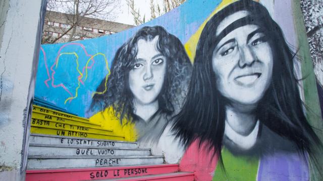 Граффити на стене в Риме: портреты двух девушек
