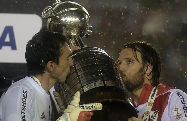 River Plate besa la copa