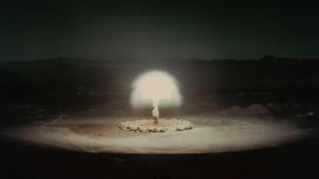 Explosión de bomba atómica.
