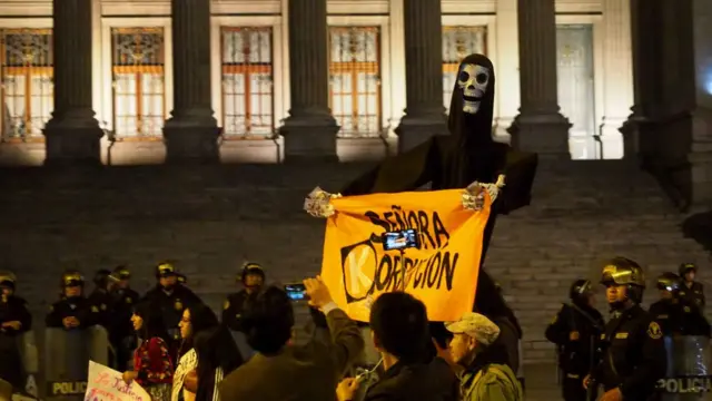 Protesta frente al Poder Judicial en Lima.