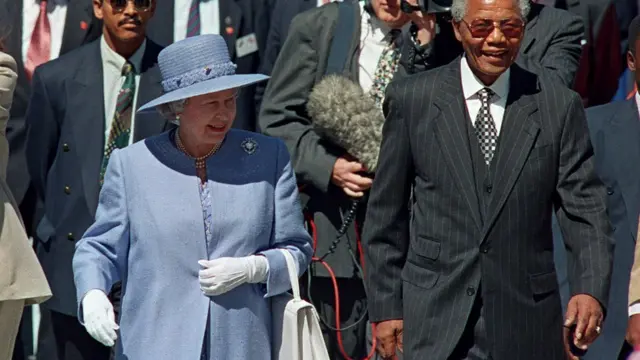 Queen Elizabeth II and South African President Nelson Mandela walk to parliament in Cape Town - March 1995