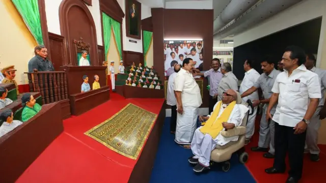 பவள விழா கண்காட்சியை பார்வையிட்டார் கருணாநிதி புகைப்படத் தொகுப்பு