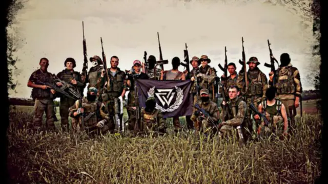 Підрахувати точну кількість людей з ультраправими поглядами в російській армії досить проблематично, адже вони можуть воювати у різних підрозділах та з незрозумілим статусом "добровольців"