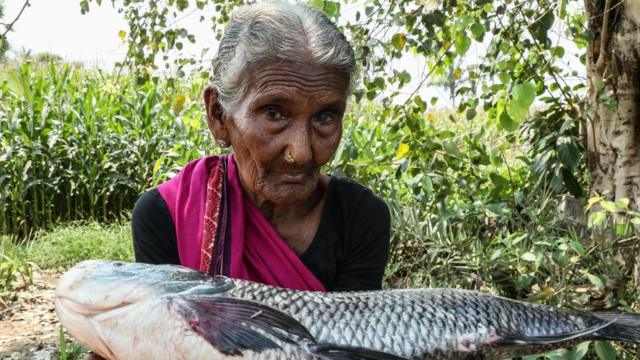 107岁的老奶奶玛斯坦玛因在油管上教做饭而成为网红。