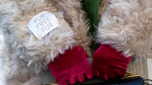 Британский модельер Стелла Маккартни всегда была категорически против использования в моде меха животных, называя это аморальным, жестоким и варварским