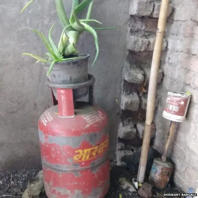 अनिता वाघमारे यांना उज्ज्वला योजनेअंतर्गत गॅसचं कनेक्शन मिळालं आहे.