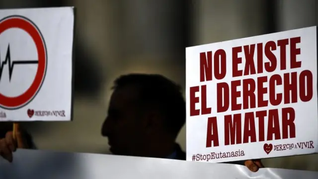 Una protesta contra la eutanasia en España.