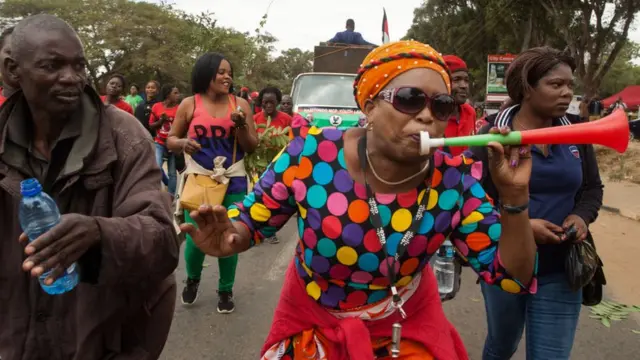 Supporters of Malawi Congress Party (MCP) Leader Lazarus Chakwera shout slogans while marching from their party headquarters to Capital Hill, Government Headquarters in Lilongwe, June 4, 2019, in protest against the recent election of President Peter Mutharika.