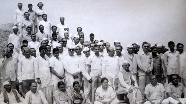 1975માં બાબુભાઈની સરકાર સામે ચીમનભાઈ પટેલનો બળવો.