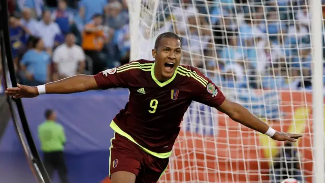 Salomón Rondón celebra