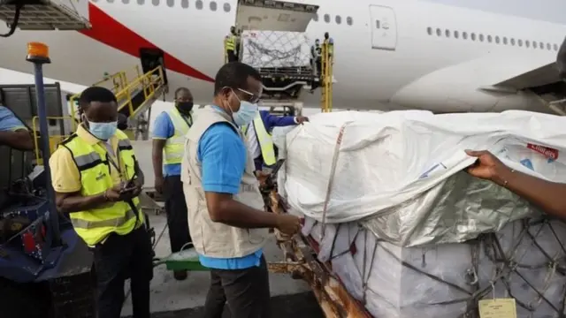 Covax эл аралык программасы менен биринчи болуп вакцина алган өлкө Гана болуп калды