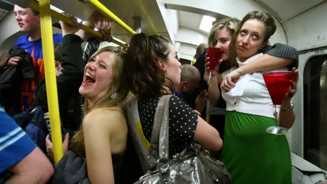 Раньше лондонское метро оживлялось только в дни праздников и вечеринок. Теперь вечеринка наступает каждую ночь