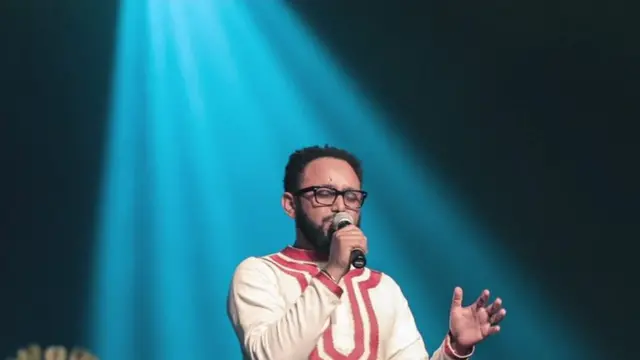 ሳሚ ተስፋሚካኤል እናዘመረ