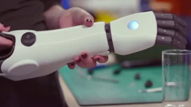 Tangan palsu OpenBionics