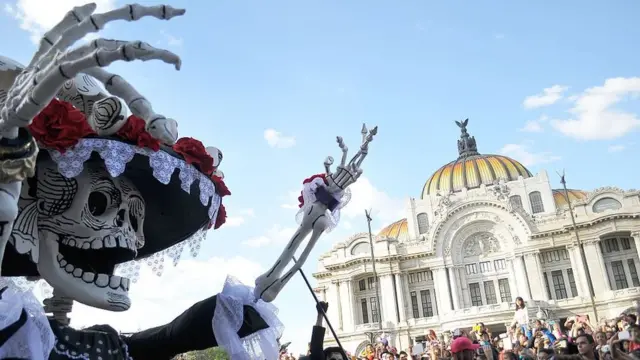 boneco da mortejogos apostas esportivasdesfile