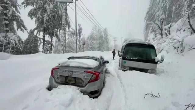 मरी में बर्फबारी