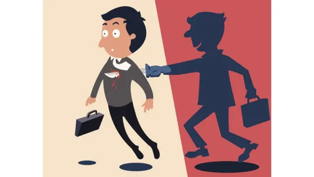 Но ж в спину из тени