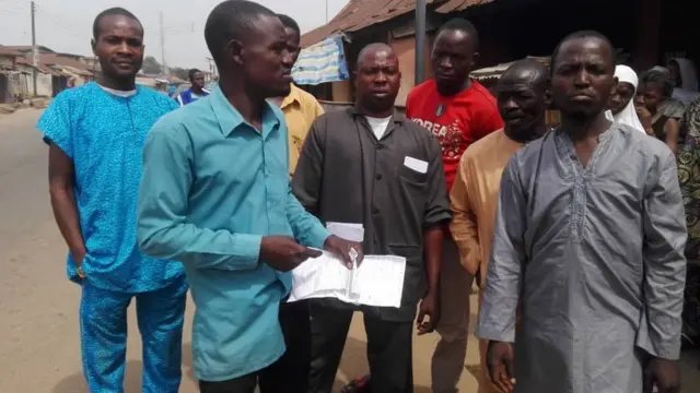 Awọn eeyan adugbo naa