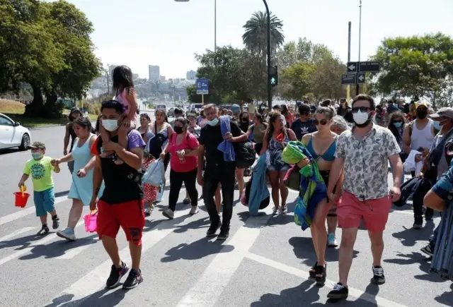 Жители Чили эвакуируются из прибрежных районов