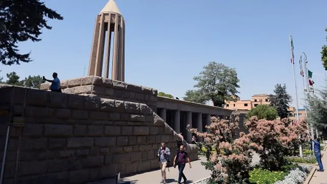 Əbu Əli ibn Sinanın məqbərəsi