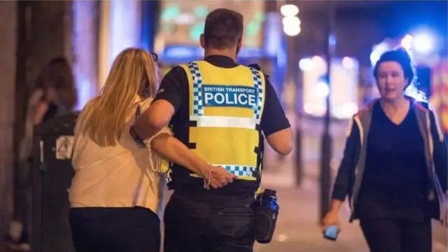 بالصور: لحظات ما بعد انفجارمانشستر