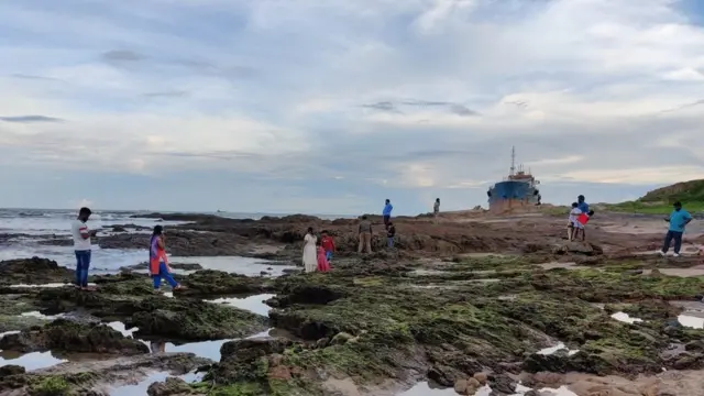 విశాఖ తీరంలో బంగ్లాదేశ్ నౌక