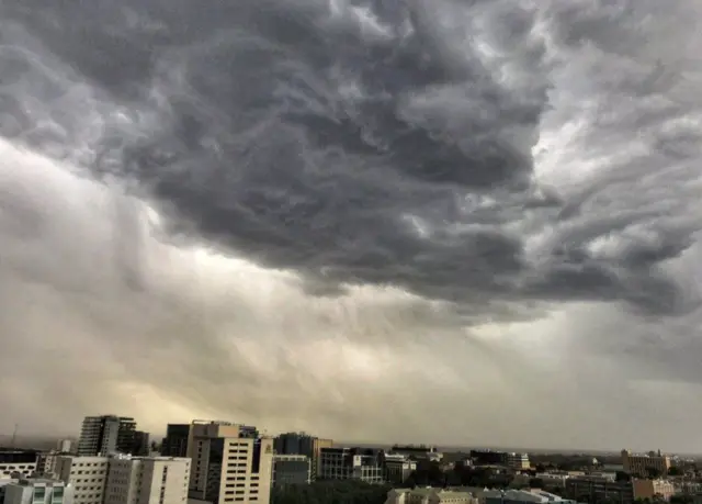 Nubes grises de tormenta