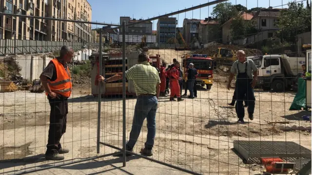 Radnici na gradilištu na mestu nesreće